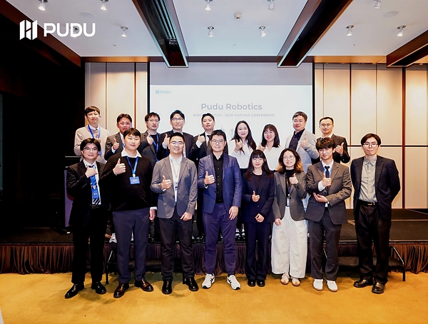 普渡机器人称在韩运营机器人超8000台,首届韩国合作伙伴大会在首尔举行
